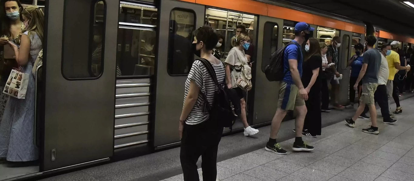 Έχουν «ξεφύγει»: Προτείνουν τον αποκλεισμό από τα ΜΜΜ των μη εμβολιασμένων – «Να μπαίνουν με μοριακό τεστ»! (βίντεο)